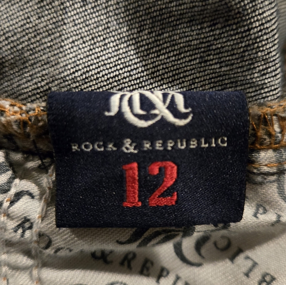 😎 SALE! NWOT Rock & Republic Kasandra Raised Logo Bootcut Jeans - Picture 2 of 6